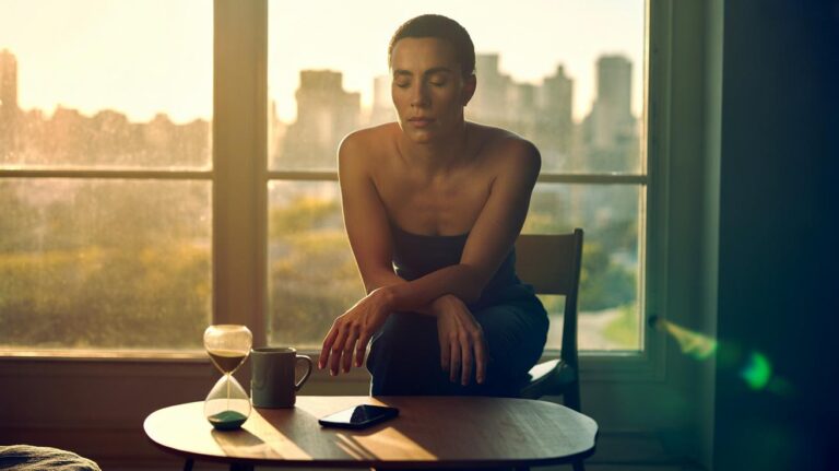 Illustration of doing nothing for ten minutes a day to improve emotional clarity